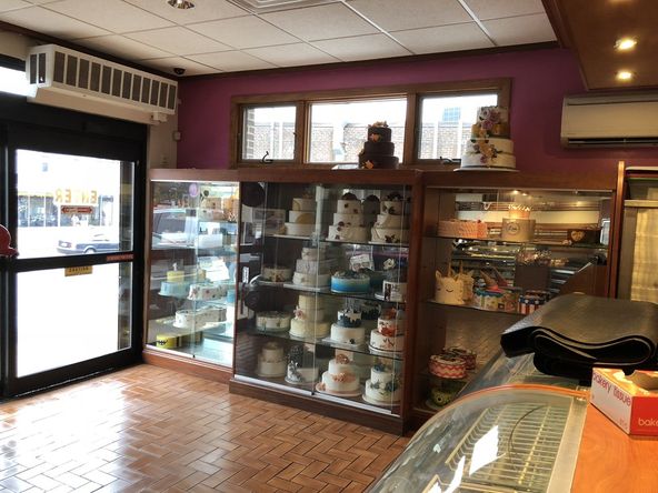 Traub's Bakery: 1020 Lincoln Avenue, Prospect Park, PA 19076
